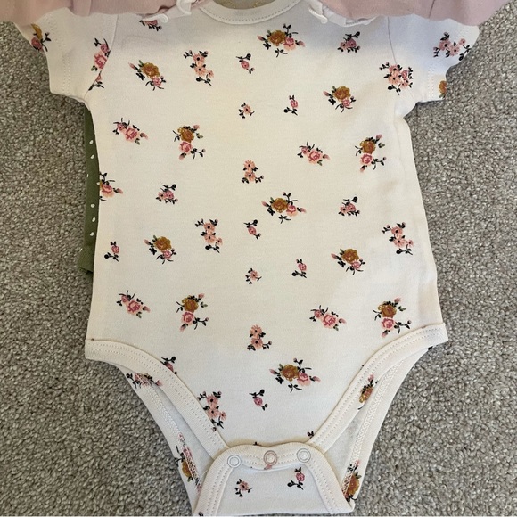 Layette 3 piece set - Picture 2 of 4